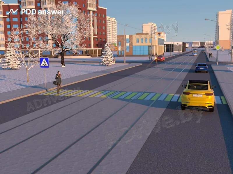 Предоставил ли преимущество пешеходу в показанной ситуации водитель жёлтого легкового автомобиля?