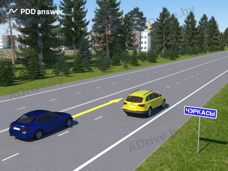 Какую полосу движения может занимать водитель синего легкового автомобиля после окончания опережения при условии, что попутные полосы движения свободны?