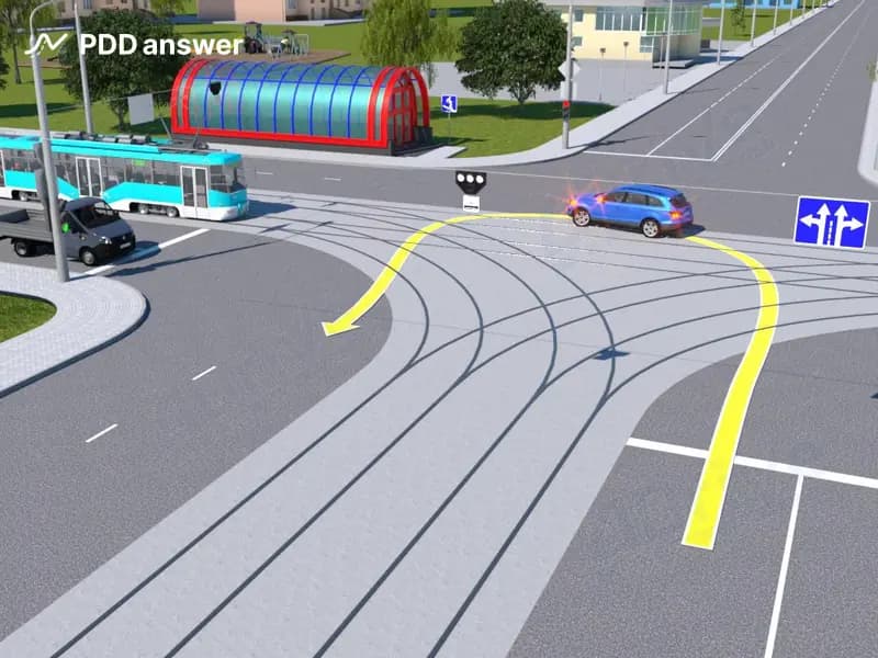 Имеет ли преимущество водитель легкового автомобиля, въехавший на перекрёсток при разрешающем сигнале светофора в показанной ситуации?