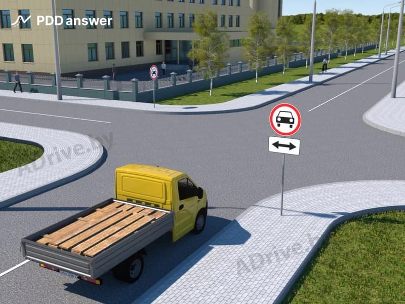 В каких направлениях из перечисленных разрешено продолжить движение водителю грузового автомобиля с технически допустимой общей массой не более 3.5 тонны?