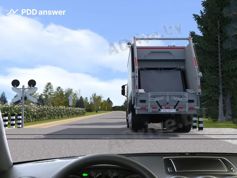 Разрешается ли Вам, управляя легковым автомобилем, произвести обгон в показанной ситуации?