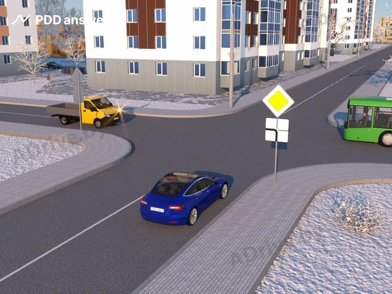 В показанной ситуации при движении прямо водитель легкового автомобиля: