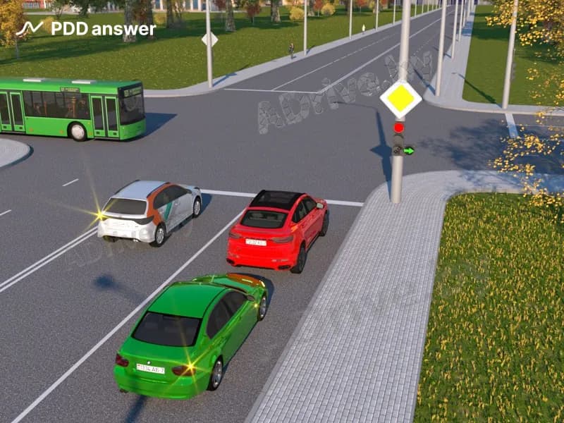 Как необходимо поступить водителю красного легкового автомобиля, если ему необходимо проехать перекрёсток прямо?