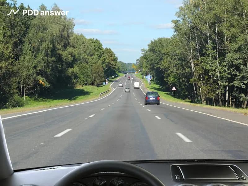 Разрешено ли Вам поставить автомобиль на стоянку на обочине дороги с односторонним движением вне населённого пункта в показанной ситуации?