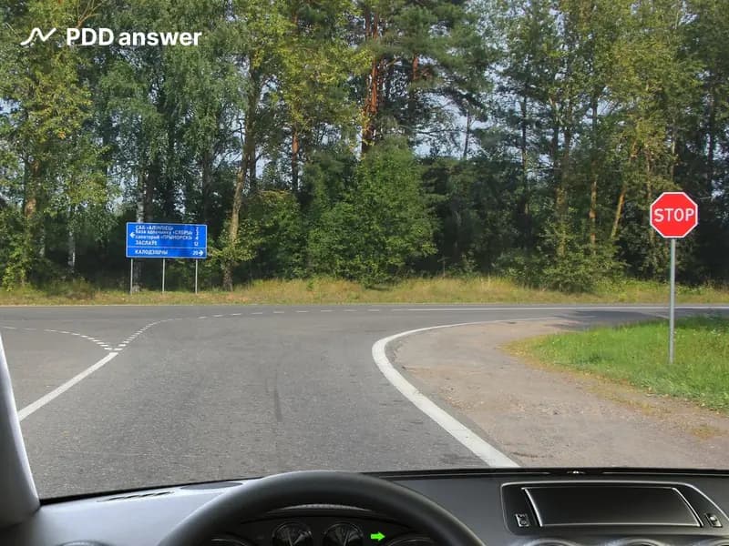 Должны ли Вы остановиться в показанной ситуации, если к перекрёстку в пределах видимости не приближаются по главной дороге транспортные средства?