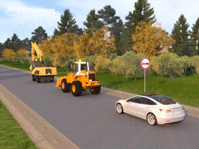 Разрешено ли водителю легкового автомобиля в показанной ситуации совершить обгон сразу двух транспортных средств?