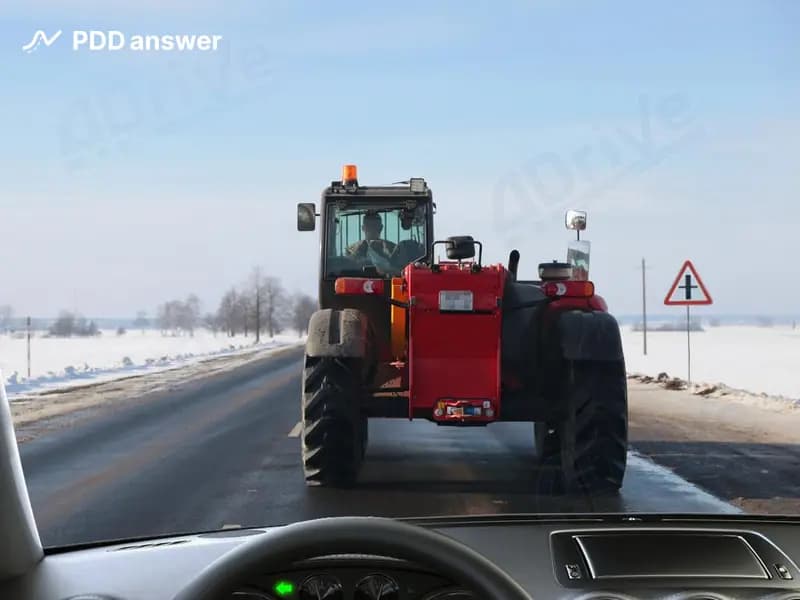 Разрешено ли Вам выполнить обгон самоходной машины в показанной ситуации?