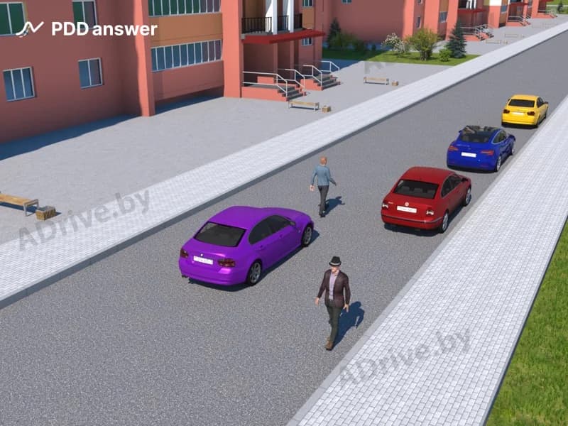 Кто из пешеходов при движении по прилегающей территории нарушает Правила дорожного движения?