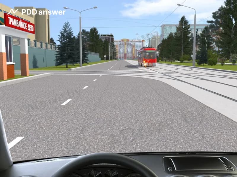 В показанной ситуации при движении прямо Вы: