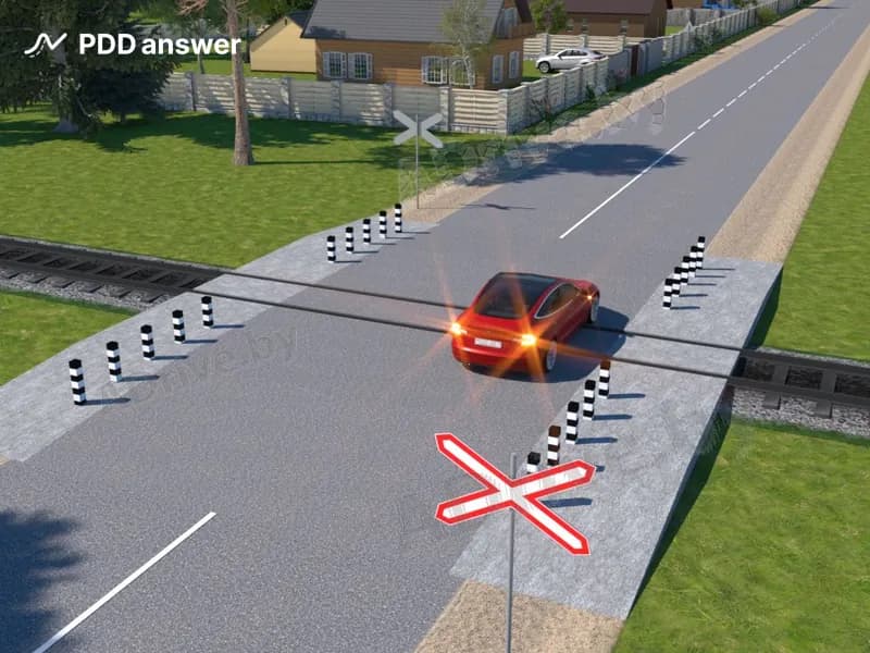 В какую сторону следует послать пассажира при вынужденной остановке на железнодорожном переезде?