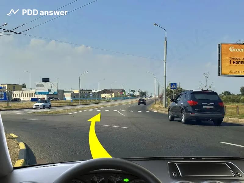 Разрешено ли Вам выполнить поворот направо из занимаемой полосы движения в показанной ситуации, если Вы находитесь на перекрёстке, на котором организовано круговое движение?