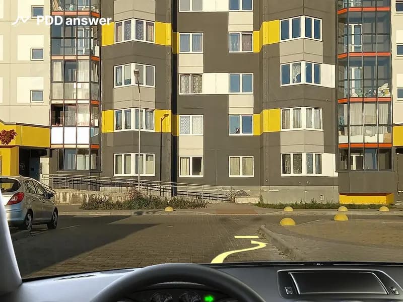 Разрешена ли Вам остановка в указанном месте во дворе жилого дома ближе пяти метров от перекрёстка?