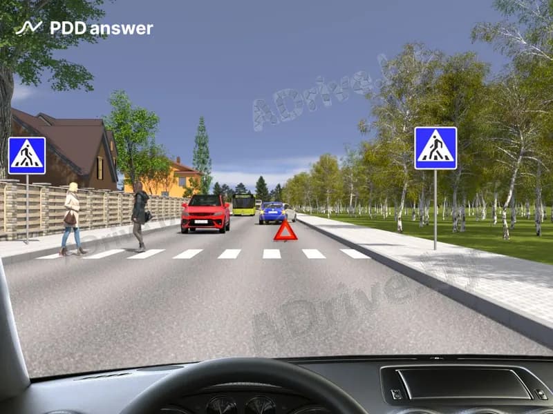 В каком месте Вы должны остановиться в ожидании возможности продолжить движение при наличии пешеходов, переходящих проезжую часть дороги по пешеходному переходу?