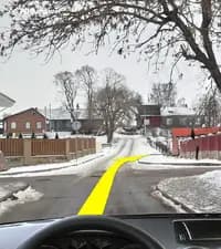 Разрешено ли Вам в показанной ситуации повернуть направо за перекрёстком во двор?