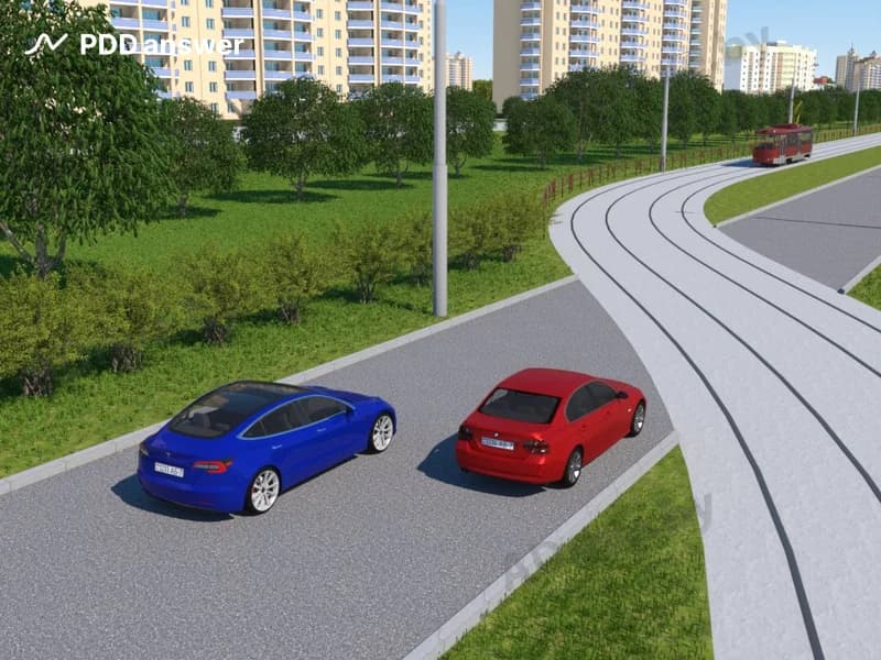 Нарушит ли Правила дорожного движения водитель синего автомобиля, совершив обгон на показанном участке дороги?