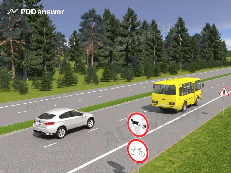 Водитель белого легкового автомобиля, завершив опережение автобуса, должен двигаться по дороге: