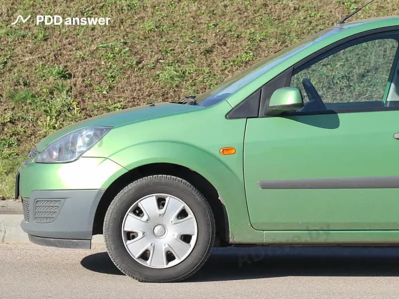 Как проверить давление воздуха в шинах автомобиля на соответствие параметров, рекомендованных изготовителем?