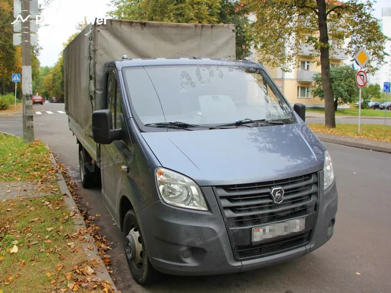 Какую минимальную величину не должен превышать люфт в рулевом управлении грузового автомобиля с технически допустимой общей массой до 3.5 тонны, созданного не на базе легкового автомобиля?