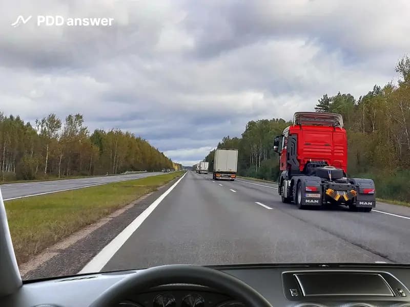 Разрешено ли Вам после опережения первого грузового автомобиля продолжить движение по левой полосе с целью опережения второго?