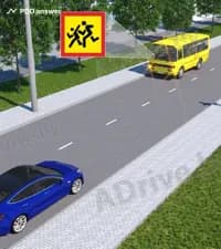 Как должен поступить водитель легкового автомобиля в показанной ситуации?