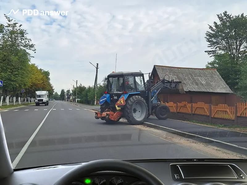 Кто должен уступить дорогу в показанной ситуации при затруднённом встречном разъезде?