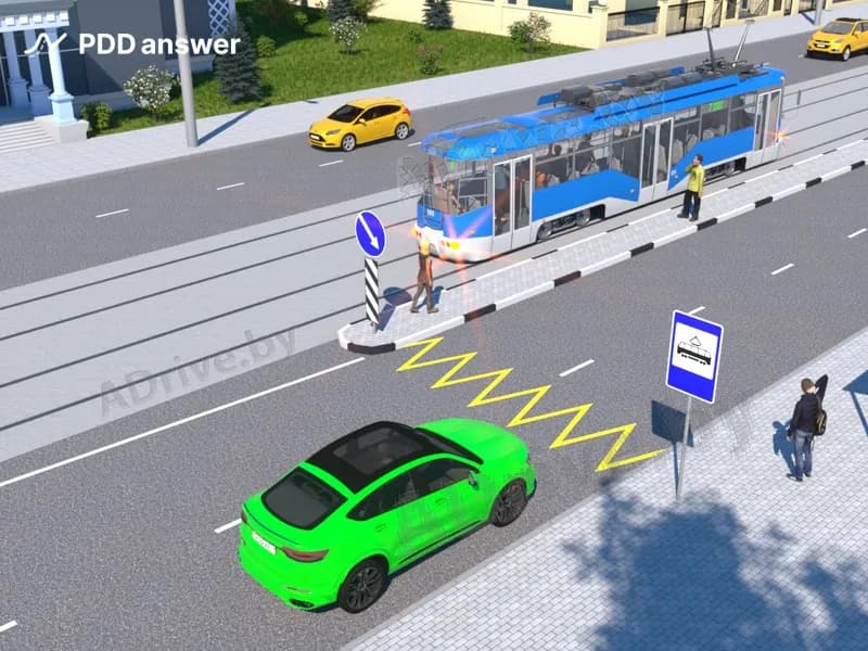 Разрешено ли водителю зелёного автомобиля опередить трамвай в зоне остановочного пункта трамвая при отсутствии пешеходов на проезжей части дороги?