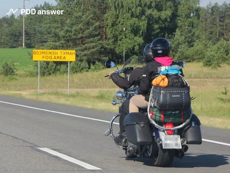 В каком из перечисленных случаев мотоцикл без бокового прицепа может быть допущен к участию в дорожном движении?