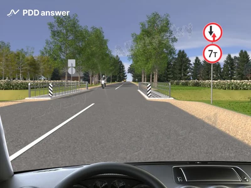 Разрешается ли Вам въехать на мост одновременно с мотоциклистом в показанной ситуации?