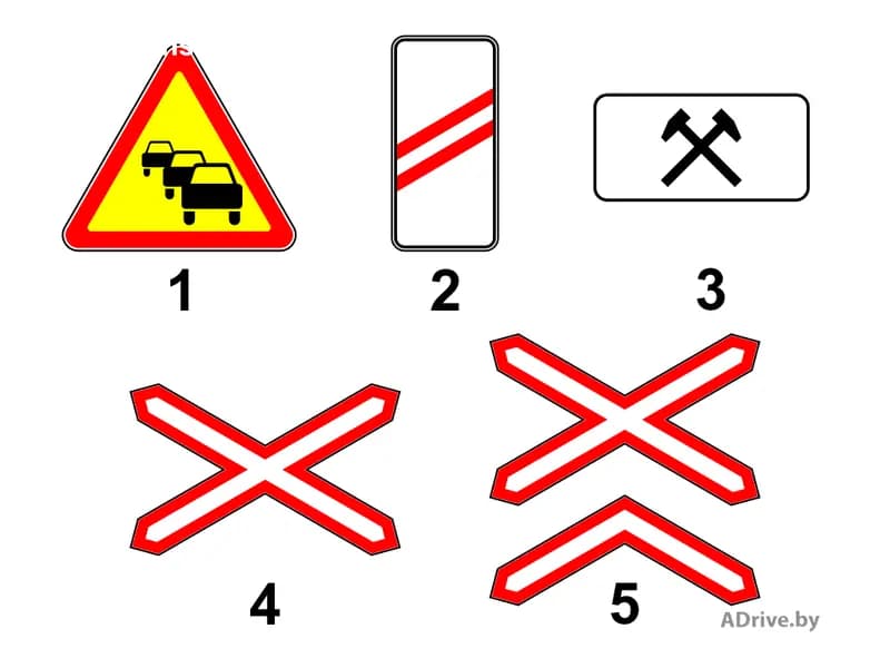 Какой из показанных дорожных знаков устанавливается вне населённых пунктов для дополнительного предупреждения о приближении к железнодорожному переезду?