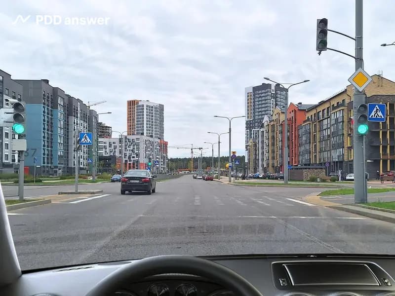 Как необходимо поступить, если при приближении к перекрёстку Вы услышали специальный звуковой сигнал транспортного средства оперативного назначения?