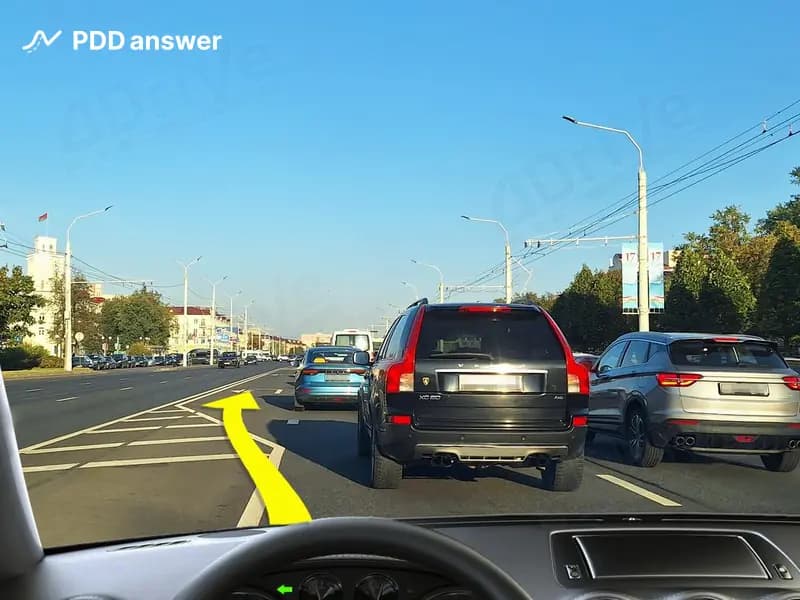 Разрешено ли Вам, управляя легковым автомобилем, перестроиться таким образом в полосу, предназначенную для выполнения разворота?