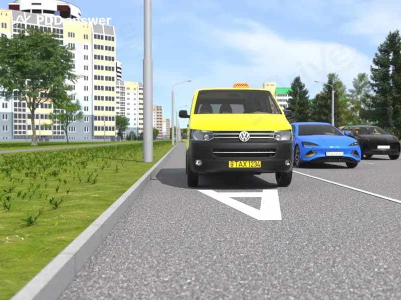 Разрешено ли водителю автомобиля-такси, приводимого в движение двигателем внутреннего сгорания, для движения прямо занимать полосу, предназначенную для движения маршрутных транспортных средств?