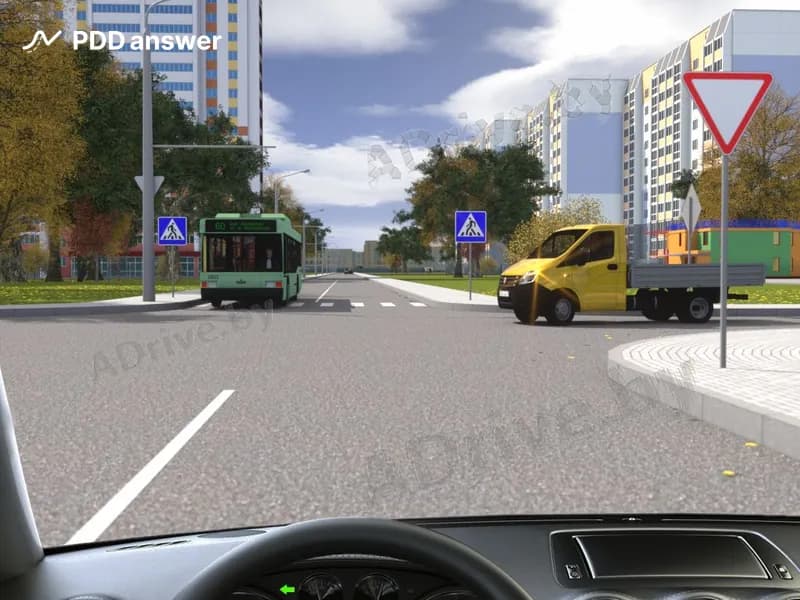 Как в показанной ситуации Вы обязаны поступить, поворачивая налево на перекрёстке?