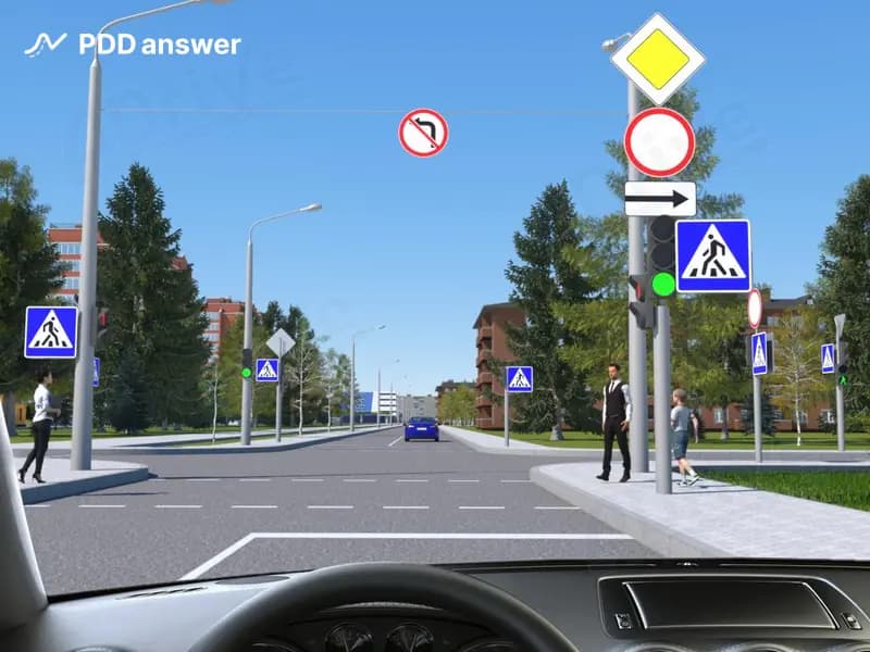 В каких направлениях Вам разрешено продолжить движение на показанном перекрёстке?