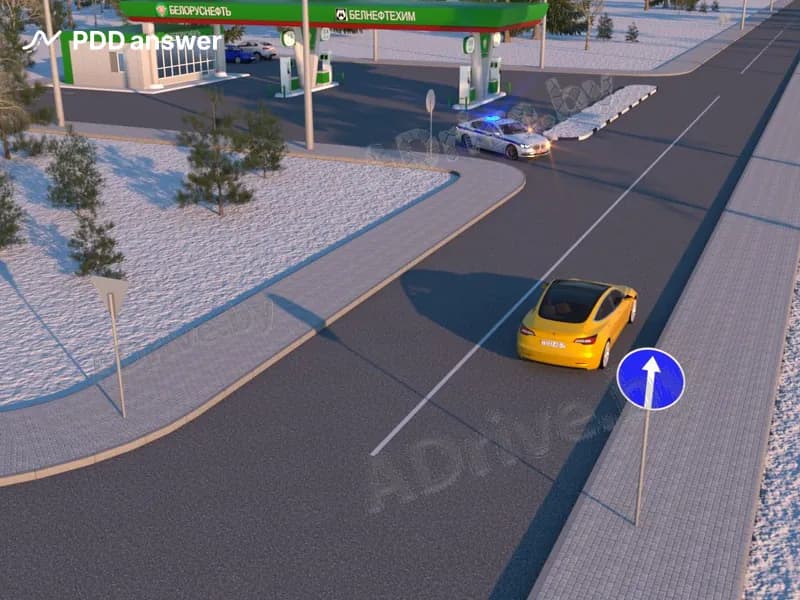 В показанной ситуации водитель жёлтого легкового автомобиля: