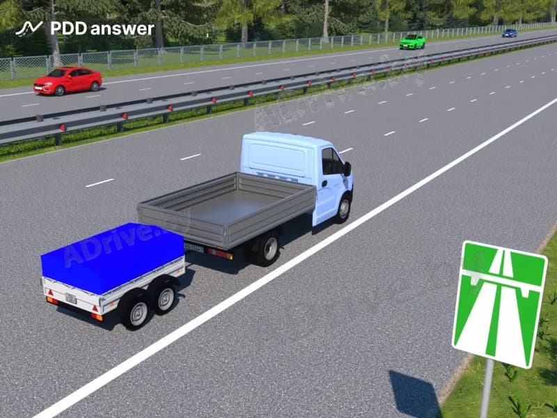 Нарушает ли Правила дорожного движения водитель грузового автомобиля с технически допустимой общей массой не более 3.5 тонны при его движении с прицепом по автомагистрали со скоростью 110 км/ч?