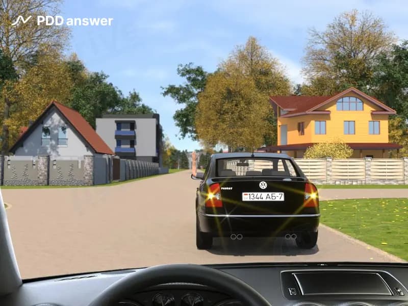 О чём информирует сигнал, который подаёт рукой водитель чёрного легкового автомобиля в показанной ситуации (рука вытянута в сторону и согнута в локте под прямым углом вверх)?