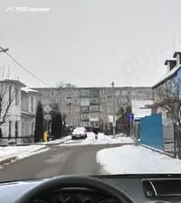 В каких направлениях Вам разрешено продолжить движение на перекрёстке в показанной ситуации, находясь на дороге, имеющей одну полосу для движения?