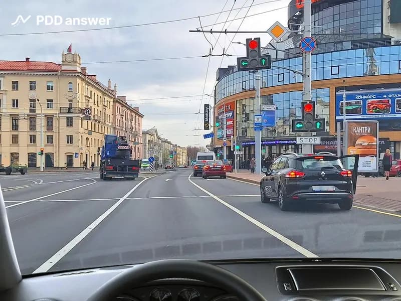 Разрешено ли Вам продолжить движение прямо в показанной ситуации?