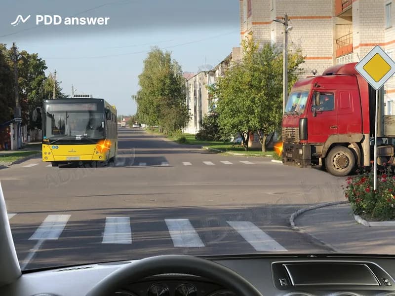 В показанной ситуации, подъехав к перекрёстку для дальнейшего движения прямо, Вы: