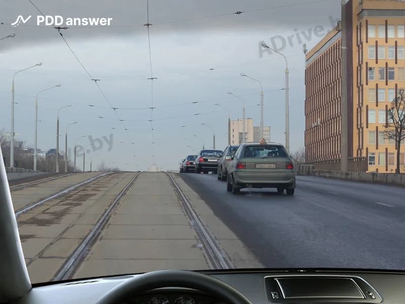 Разрешается ли Вам, управляя легковым автомобилем, произвести опережение по трамвайным путям попутного направления при условии, что крайняя правая полоса движения свободна?