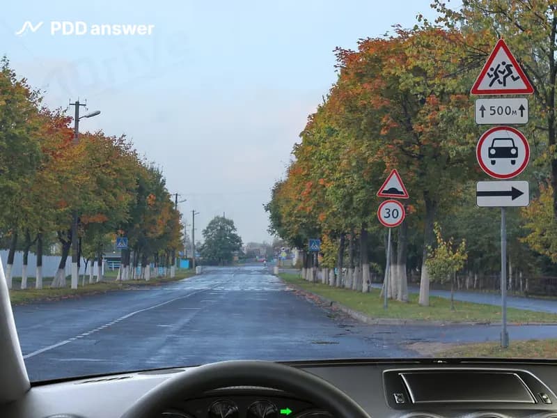 Разрешено ли Вам повернуть направо в показанной ситуации при управлении легковым автомобилем в общем случае?