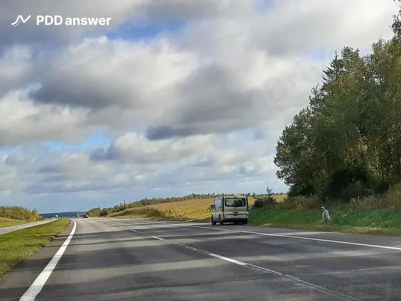 Нарушил ли водитель Правила дорожного движения, совершив остановку для кратковременного отдыха на обочине дороги, обозначенной дорожным знаком «5.3 Дорога для автомобилей»?