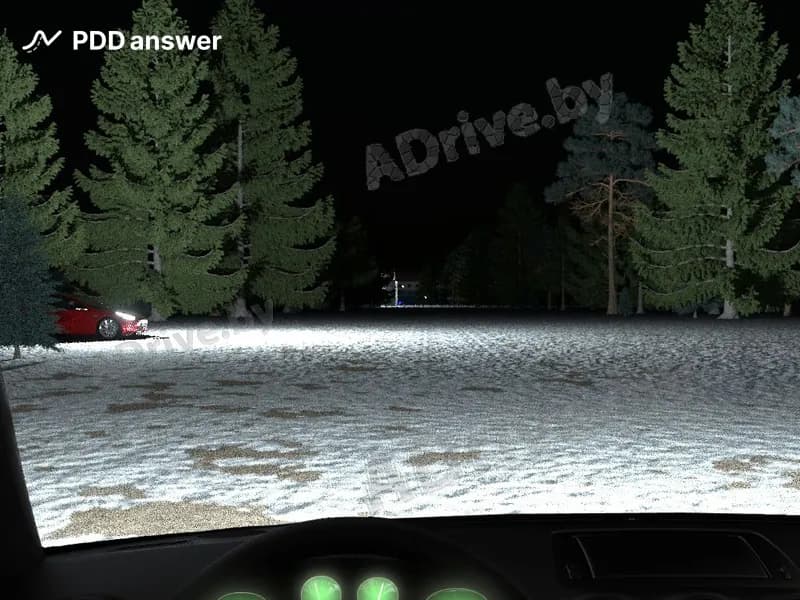 Как Вам следует поступить в показанной ситуации, двигаясь по заснеженной дороге в тёмное время суток, если Вы подъехали к перекрёстку и не можете определить последовательность проезда, а автомобиль, приближающийся слева, также остановился перед перекрёстком?