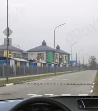 Разрешено ли Вам продолжить движение прямо, если Вы везёте ребёнка в детский сад, который расположен за показанными знаками?