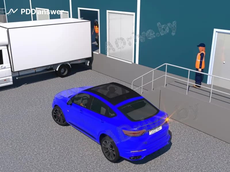 Разрешено ли водителю синего легкового автомобиля остановиться для высадки пассажира ближе 10 метров от служебных дверей магазина в показанной обстановке?