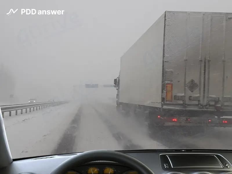 В показанной ситуации Вы, двигаясь за рулём легкового автомобиля, находитесь: