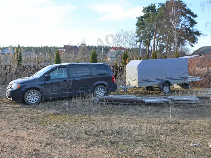 Разрешается ли участвовать в дорожном движении показанному легковому автомобилю с прицепом, если общая длина автопоезда с выступающим на 0.9 метра грузом составляет 12.5 метров?