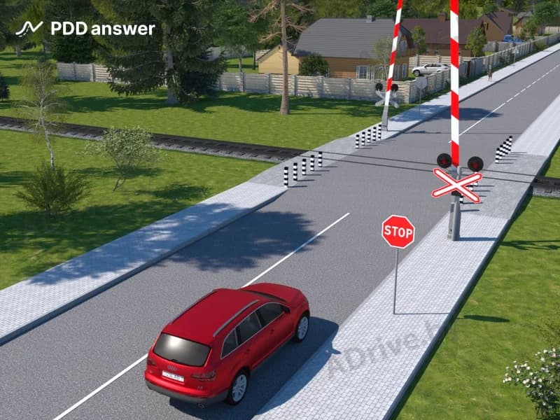 Как должен поступить водитель легкового автомобиля, если он заметил приближающийся вдали поезд, а шлагбаум открыт и на светофоре не горят запрещающие сигналы?