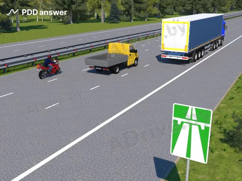 Каким из показанных транспортных средств разрешается движение по автомагистрали с максимальной скоростью 120 км/ч?